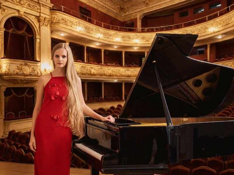 Concert Pianist for Hire in Switzerland & Europe